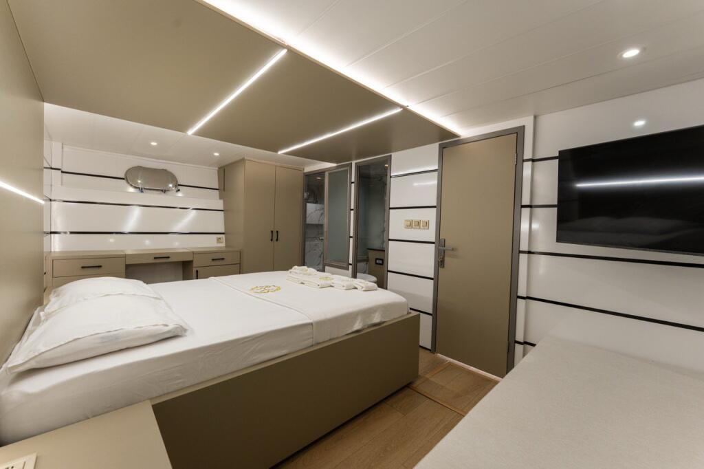 Luxury motor yacht 