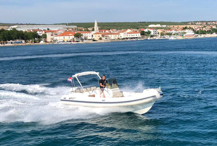 Rubber boat (R.I.B.) 