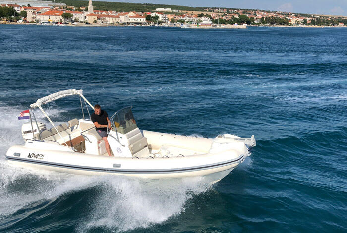 Rubber boat (R.I.B.) 