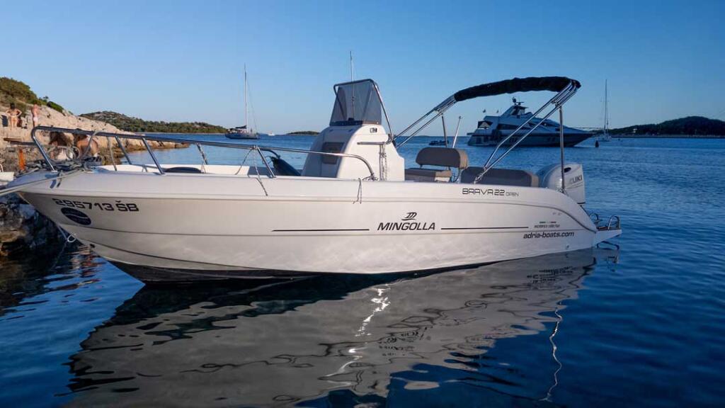 Motor boat 