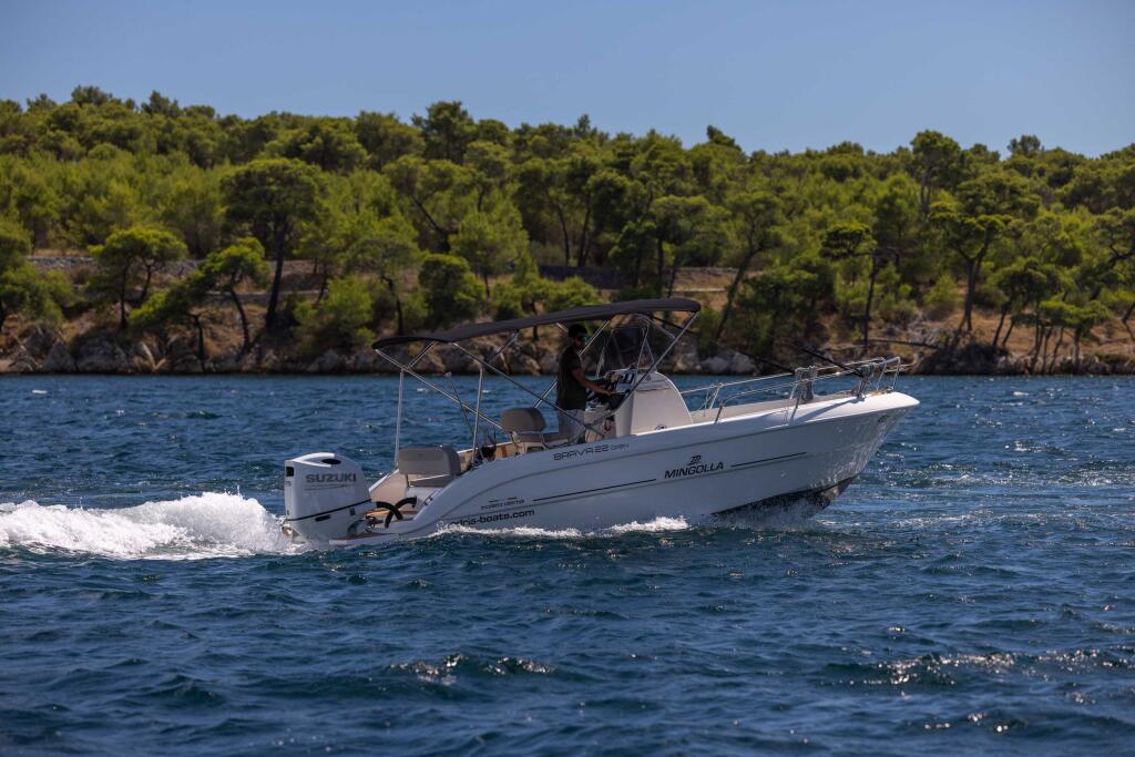 Motor boat 
