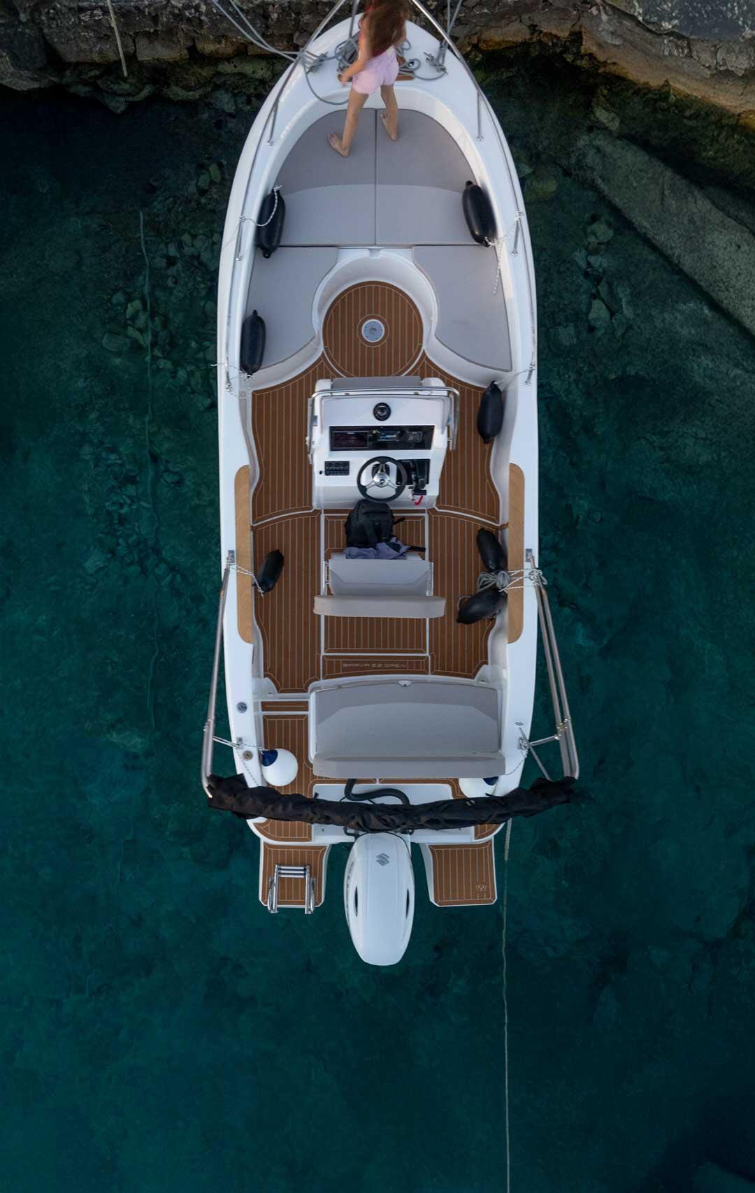 Motor boat 