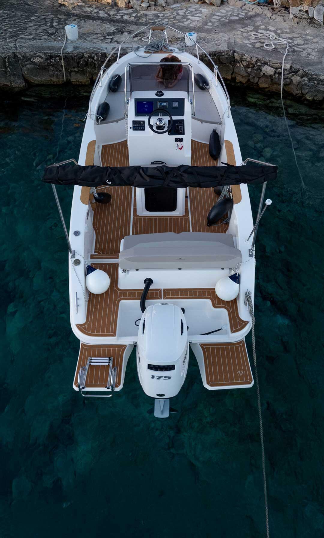 Motor boat 