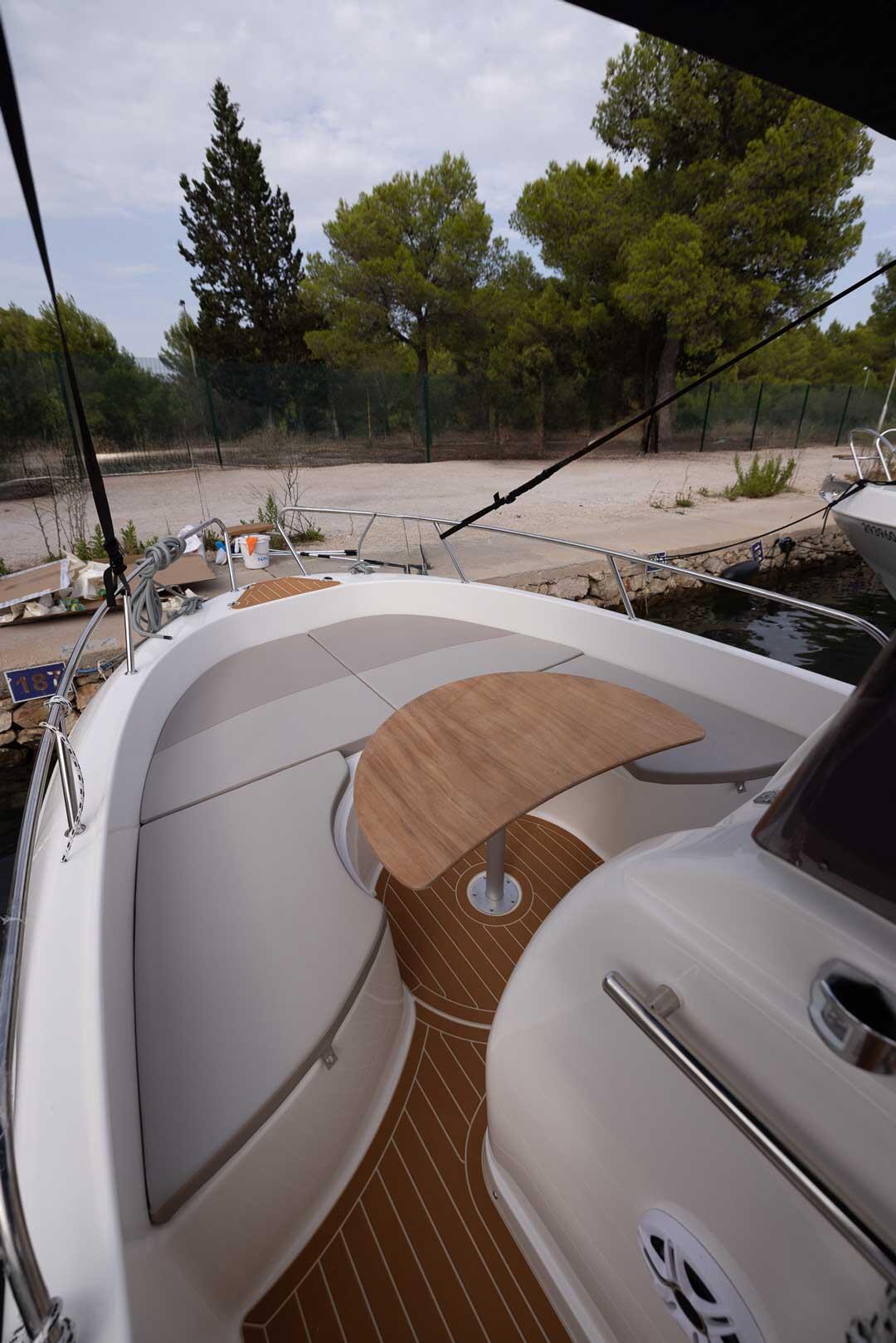 Motor boat 
