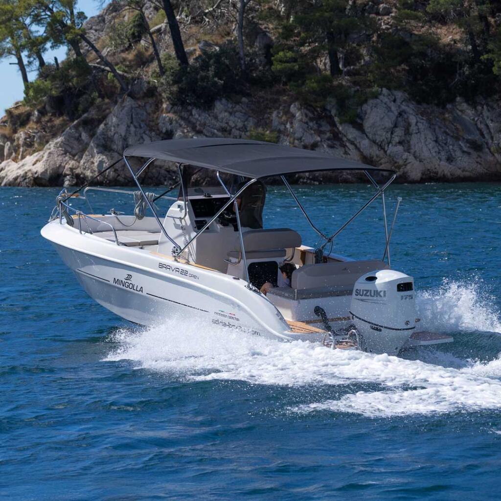 Motor boat 