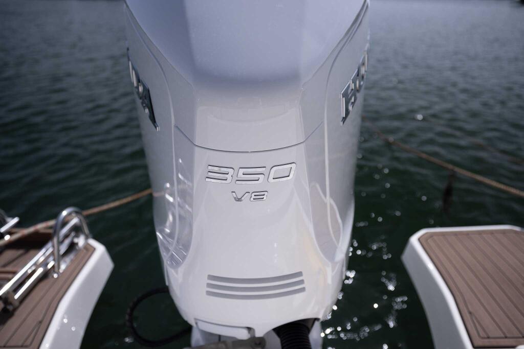 Motor boat 