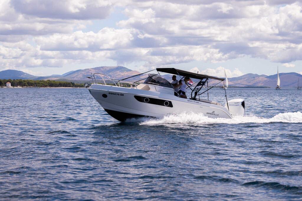 Motor boat 