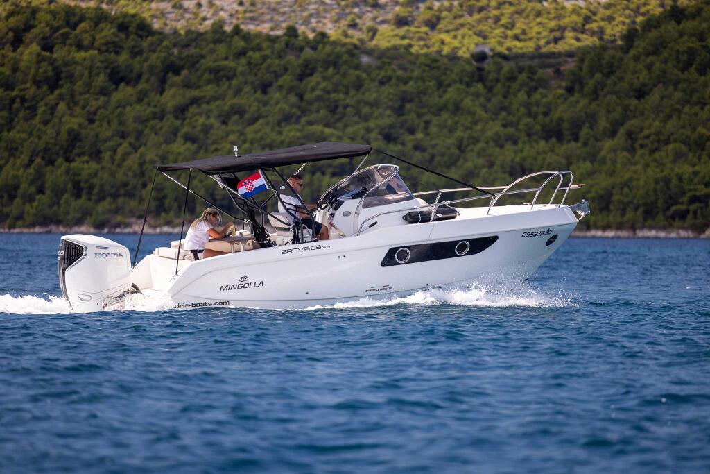 Motor boat 