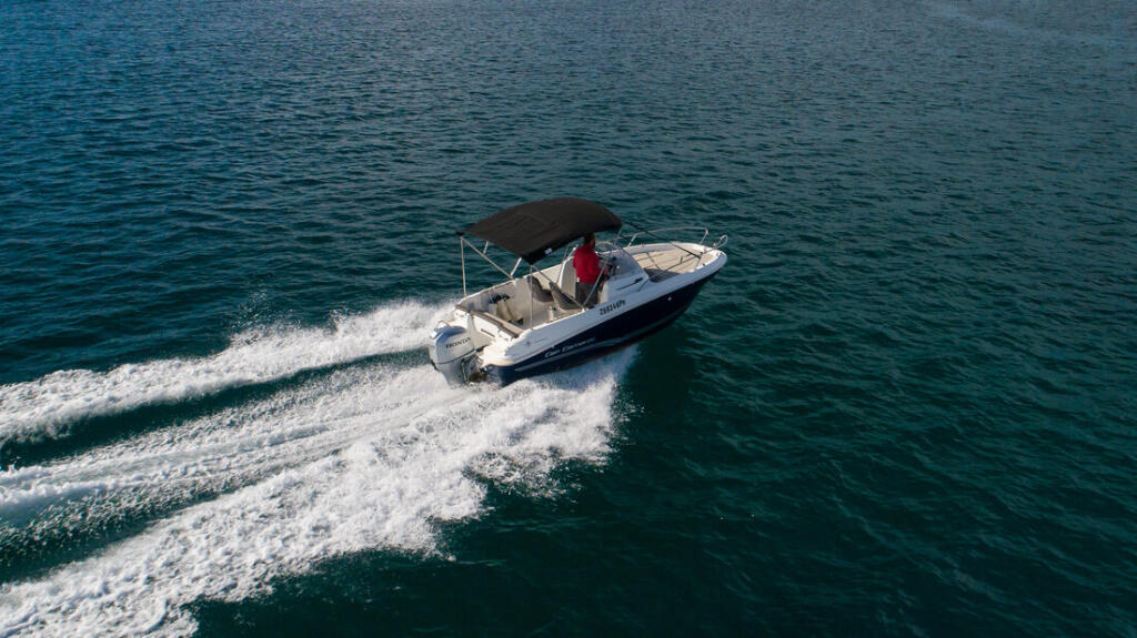 Motor boat 