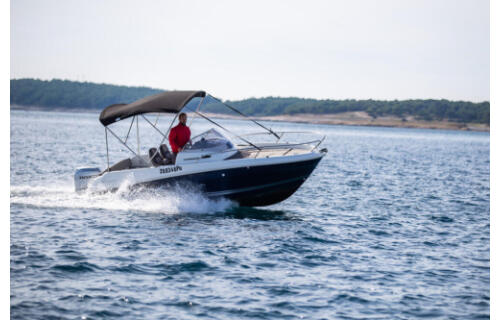 Motor boat 