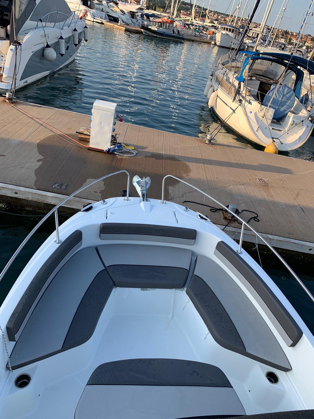 Motor boat 