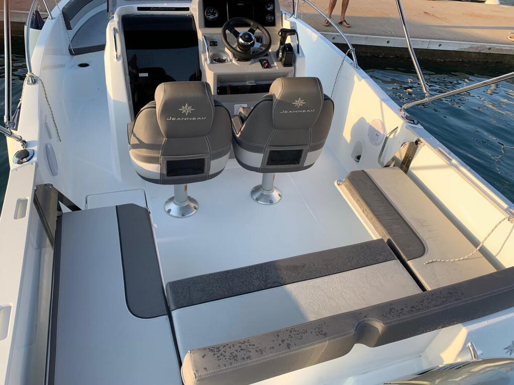 Motor boat 