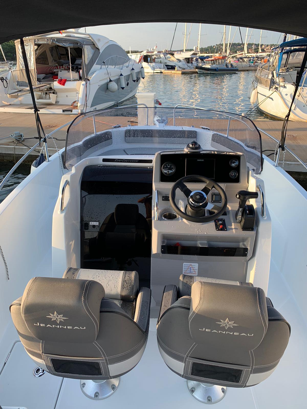 Motor boat 