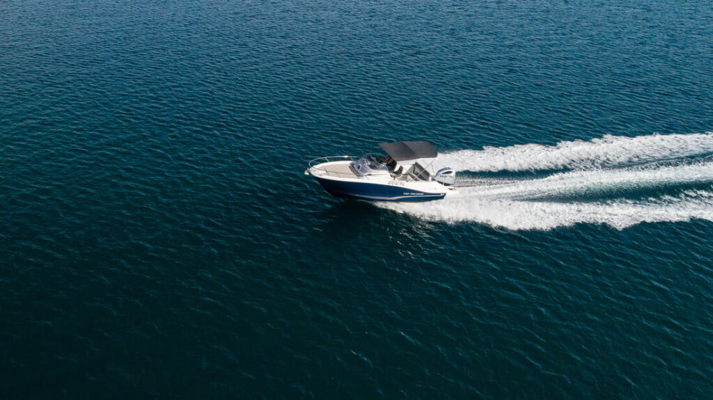 Motor boat 