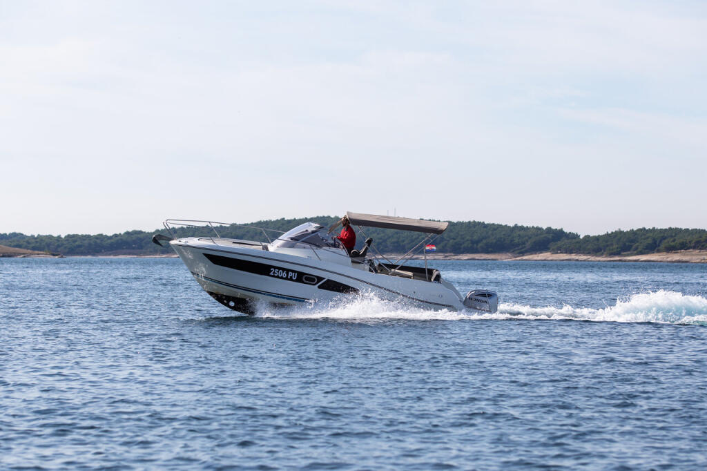 Motor boat 