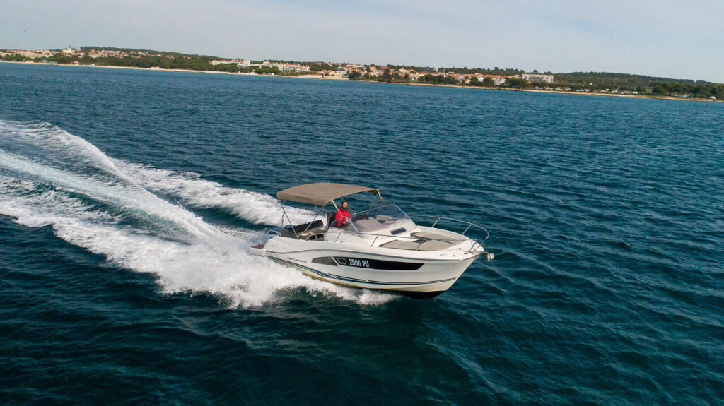 Motor boat 