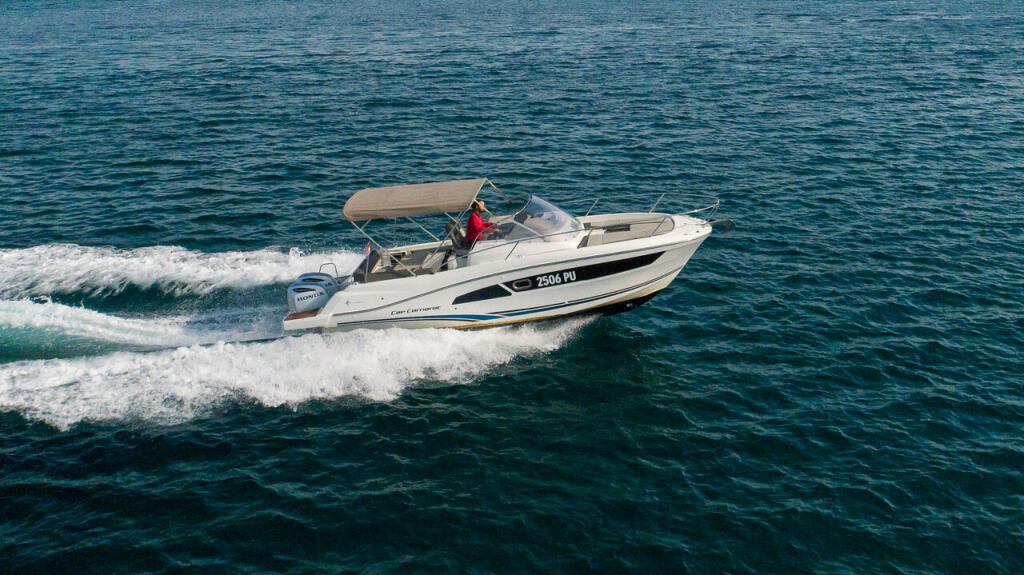 Motor boat 