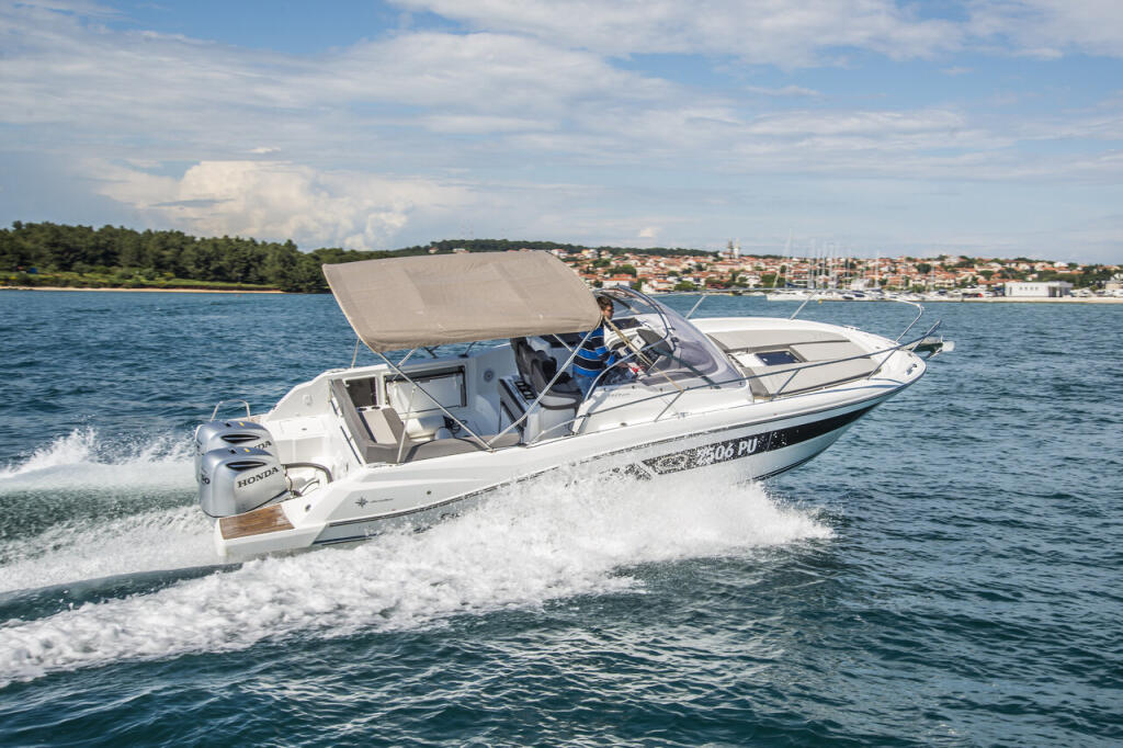 Motor boat 