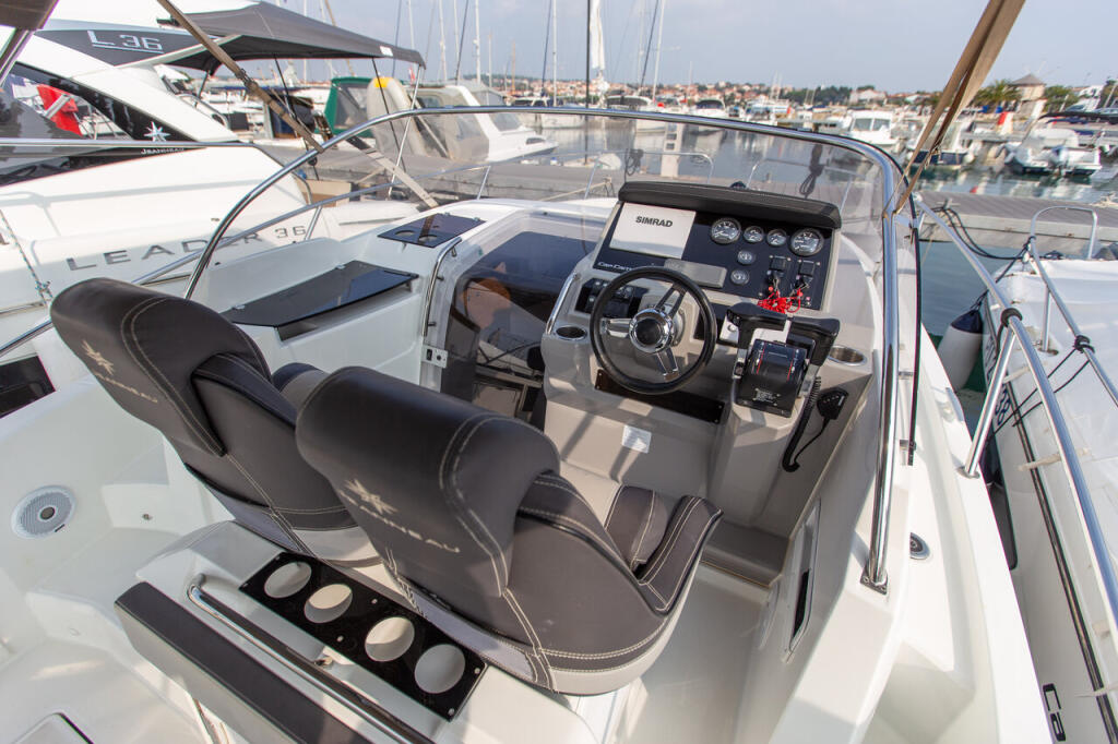 Motor boat 