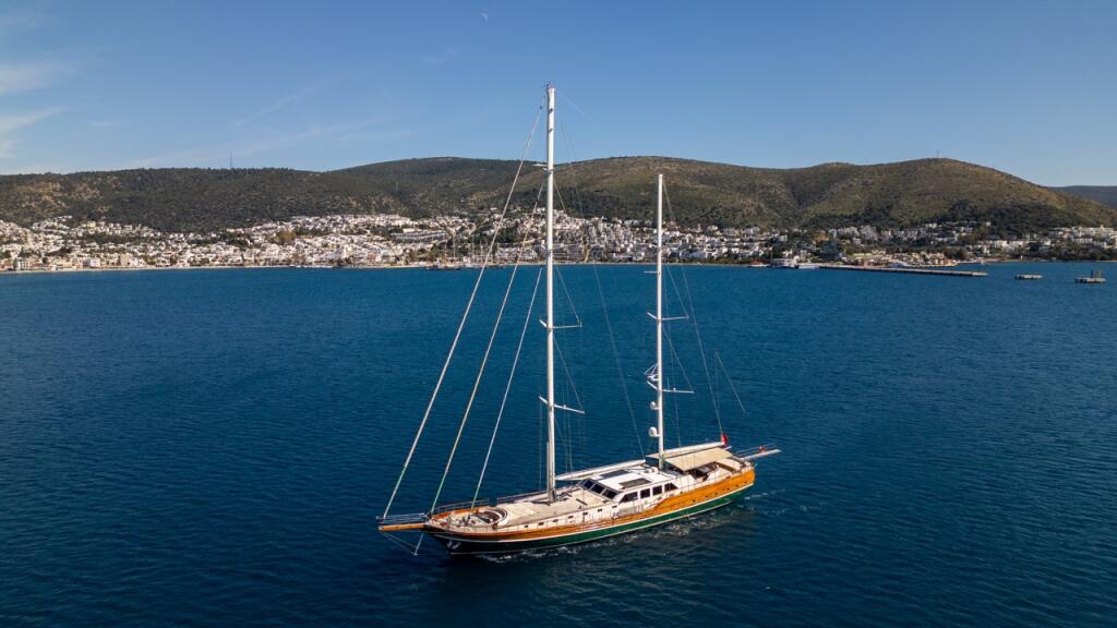 Motorsailer 