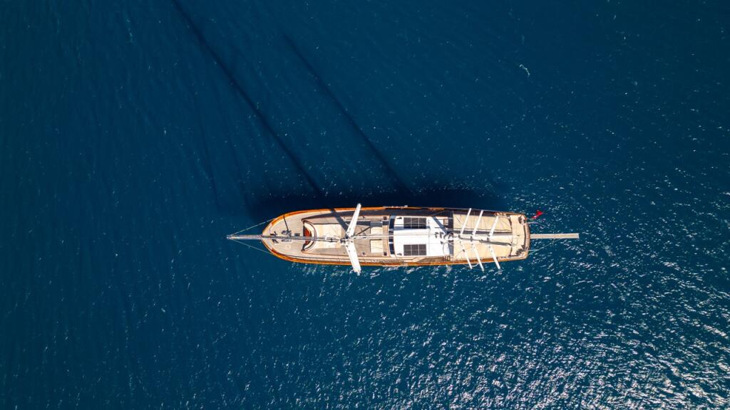 Motorsailer 