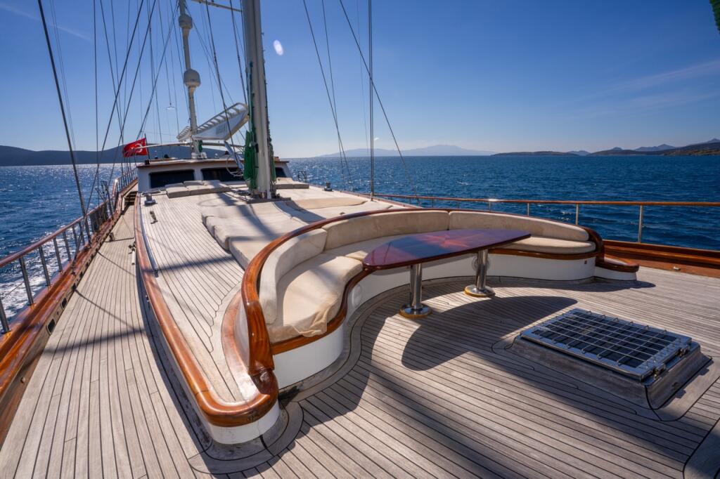 Motorsailer 
