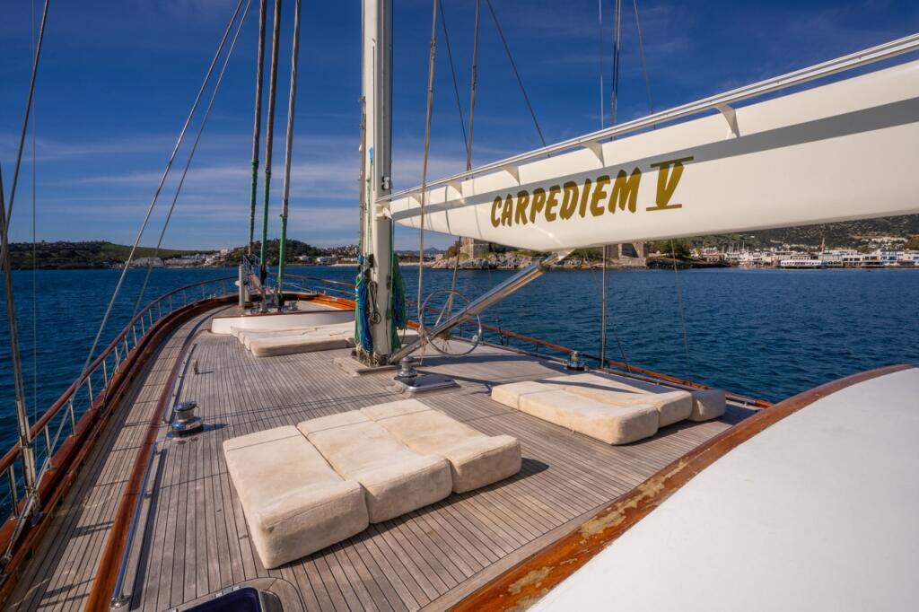 Motorsailer 