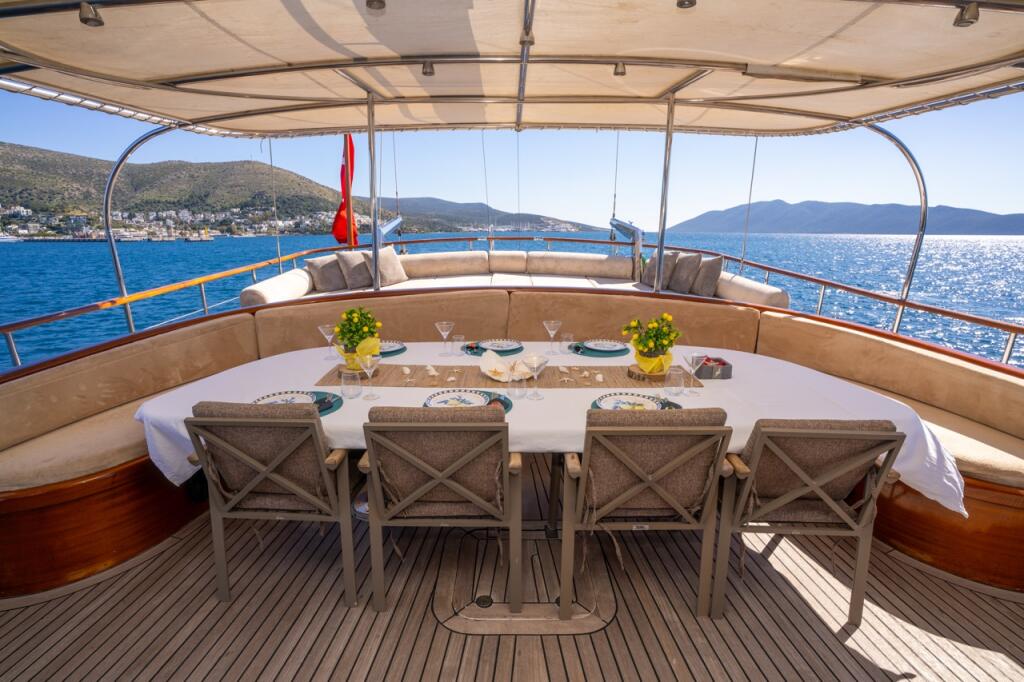 Motorsailer 