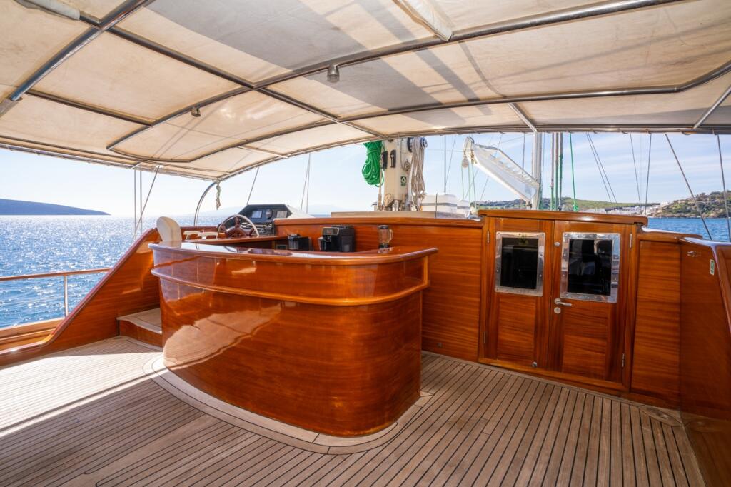 Motorsailer 