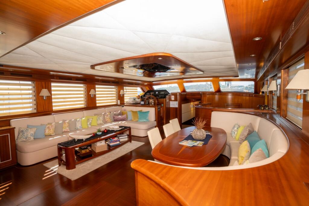 Motorsailer 