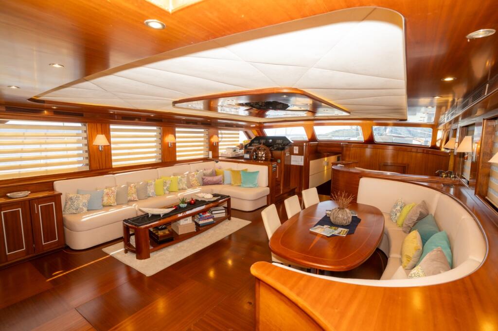 Motorsailer 
