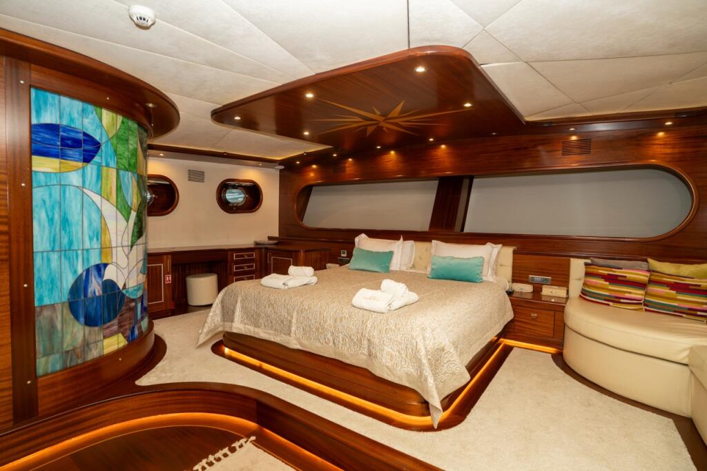 Motorsailer 