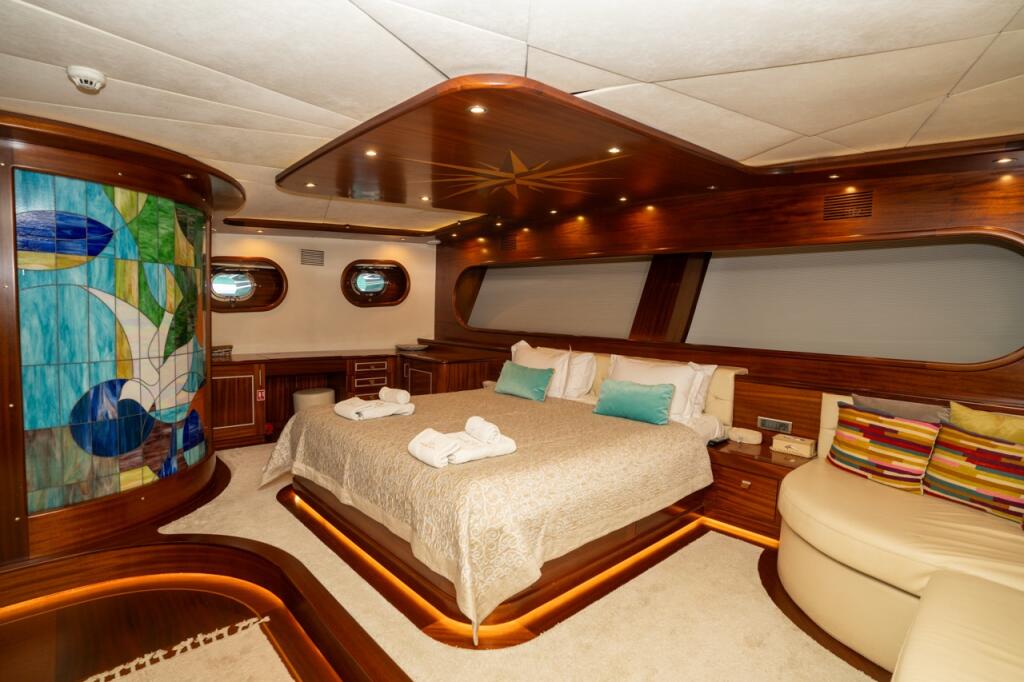 Motorsailer 