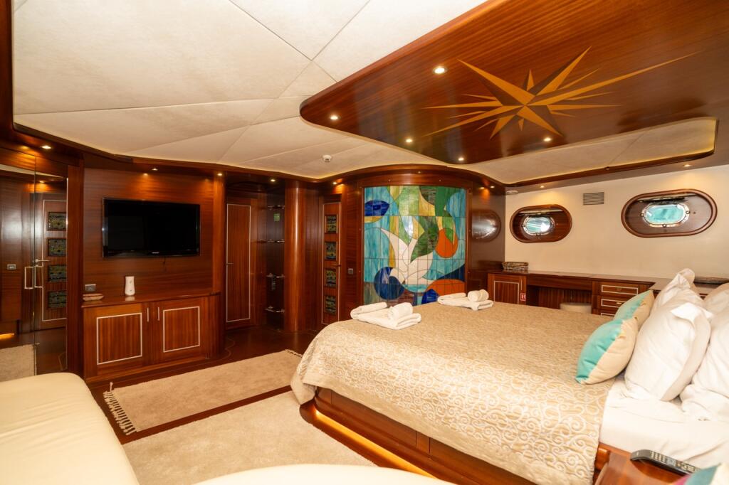 Motorsailer 