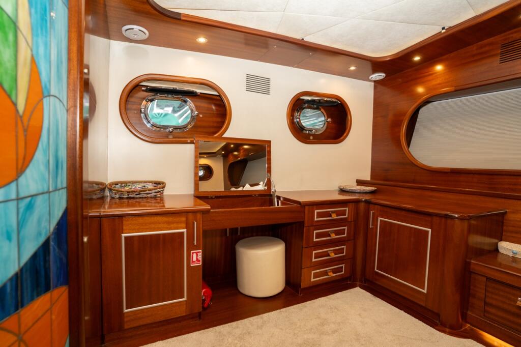 Motorsailer 