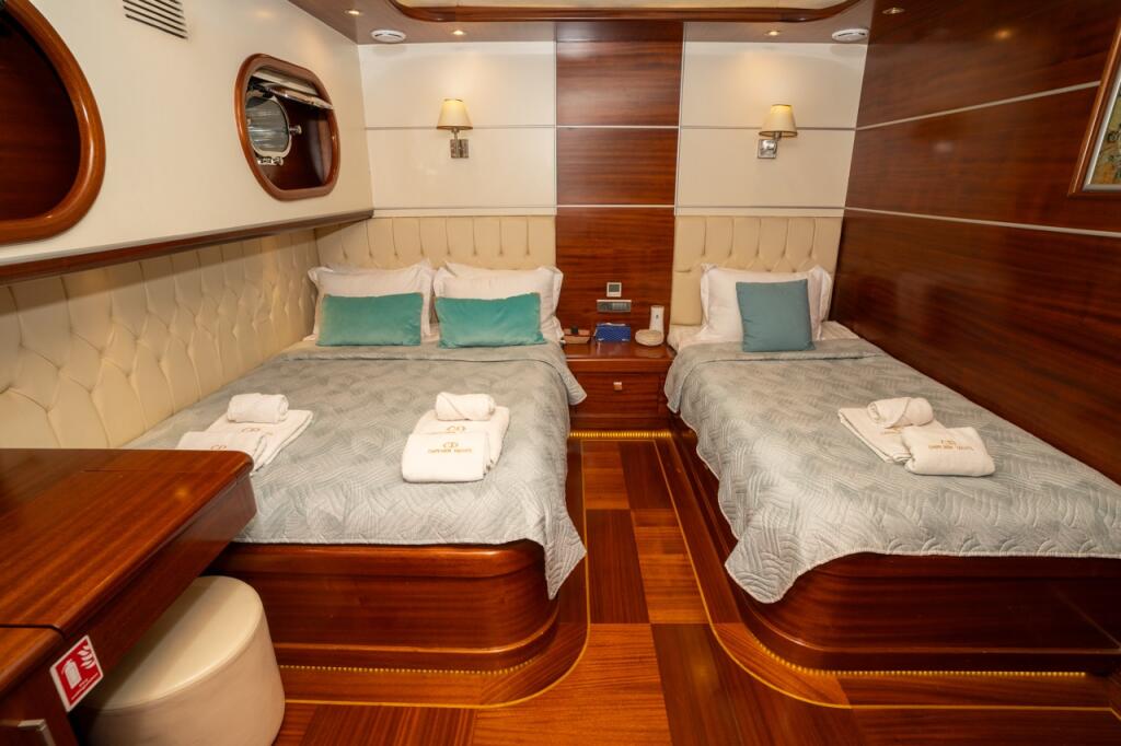 Motorsailer 