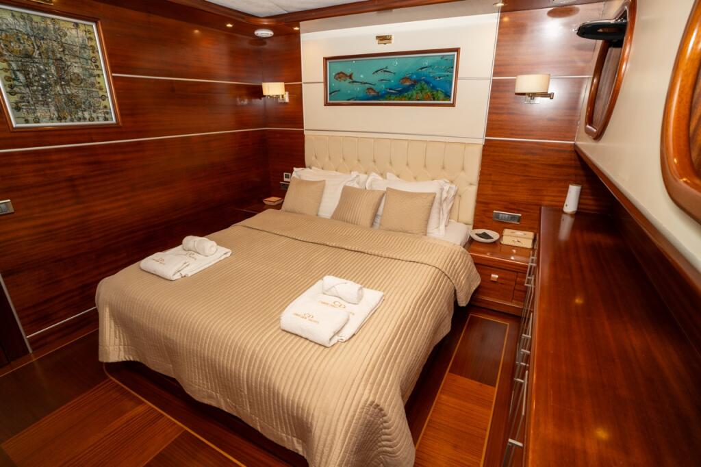 Motorsailer 