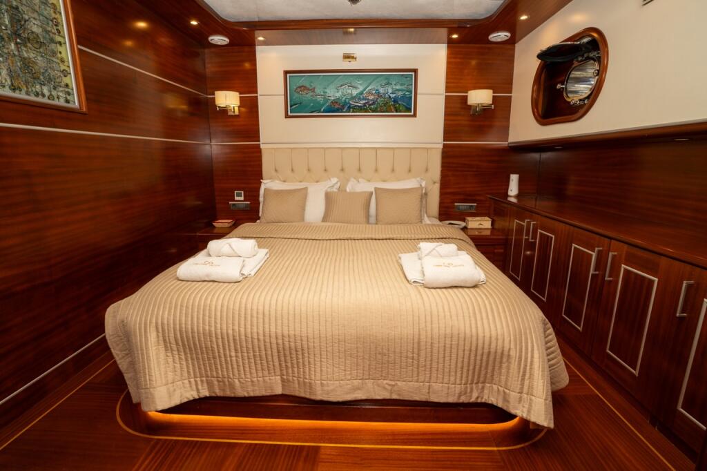 Motorsailer 