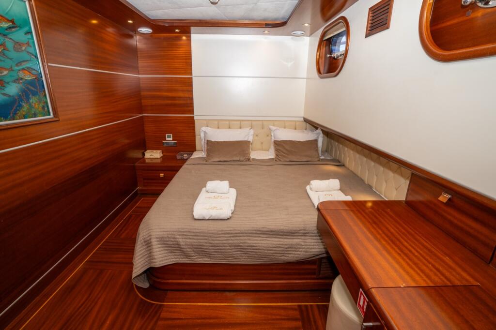 Motorsailer 
