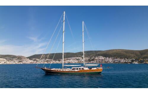 Motorsailer 