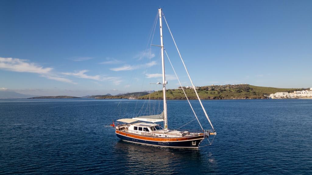 Motorsailer 