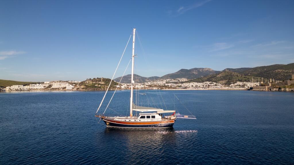 Motorsailer 