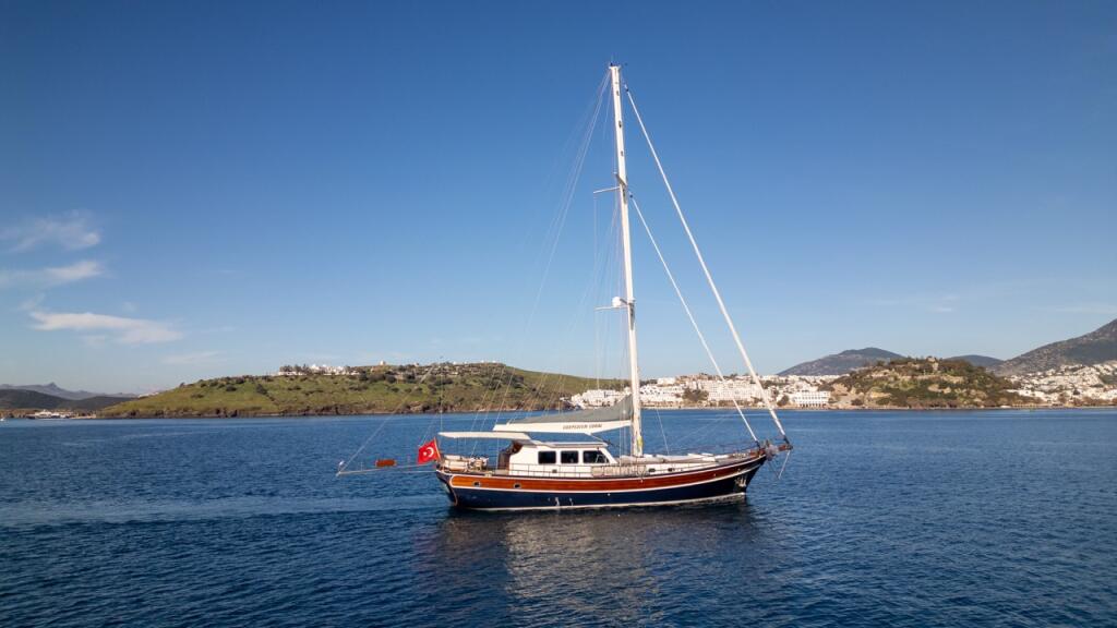 Motorsailer 