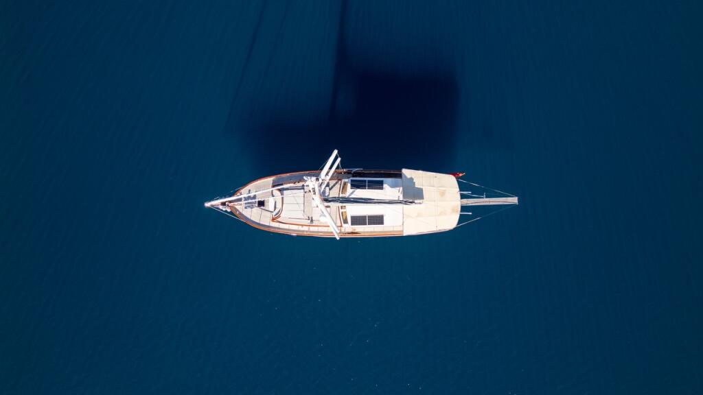 Motorsailer 