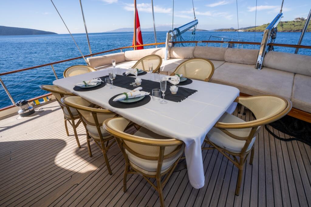 Motorsailer 