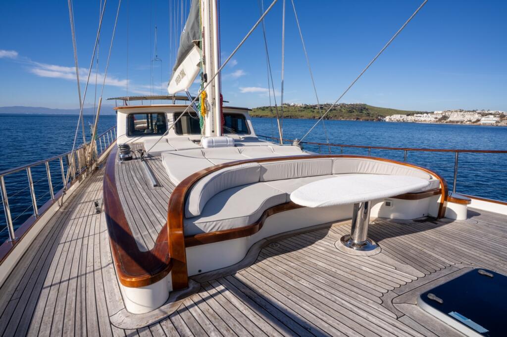 Motorsailer 