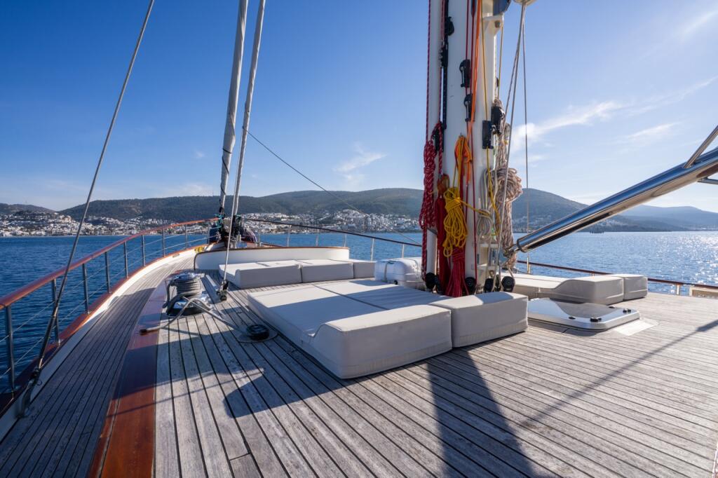 Motorsailer 