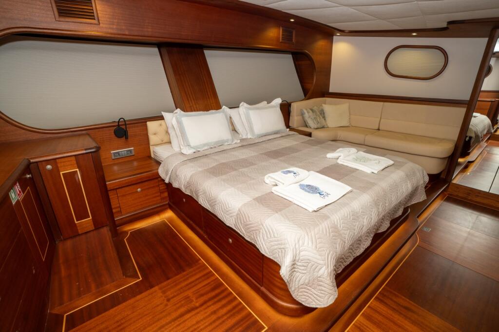 Motorsailer 