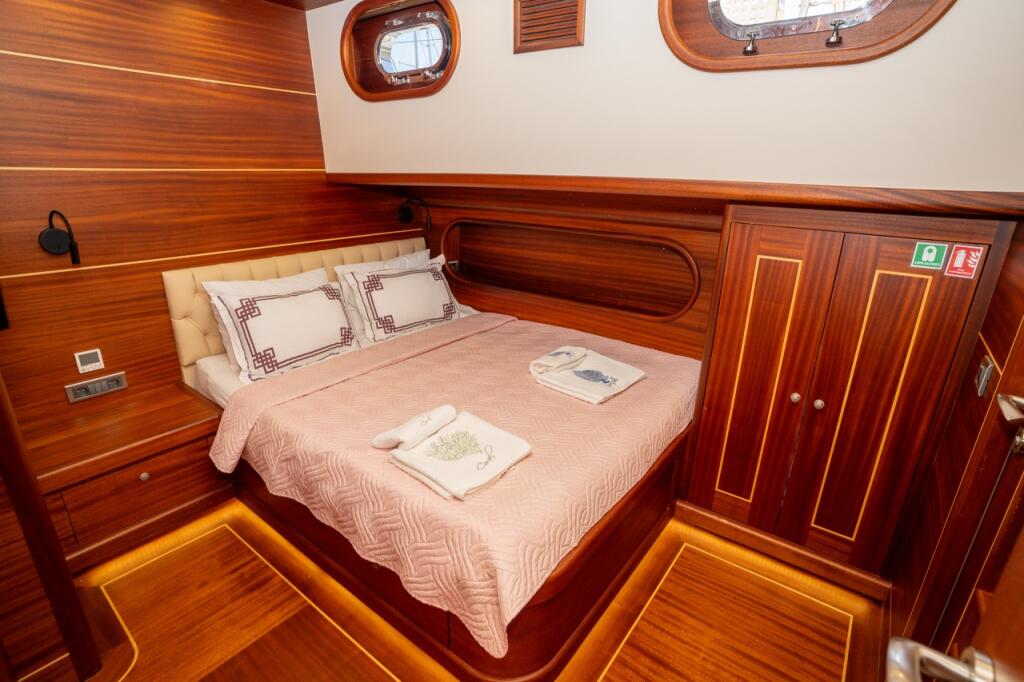 Motorsailer 