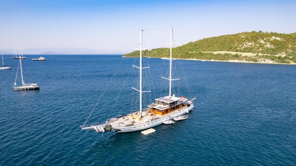 Motorsailer 
